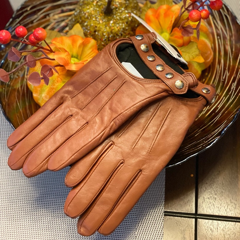NWT Leather Glove with studs